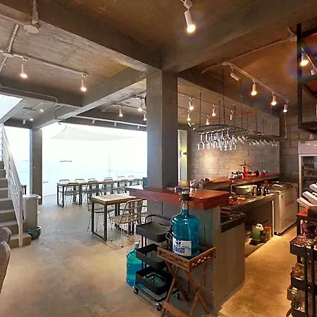 Sugarsea Inn & Dive Shop